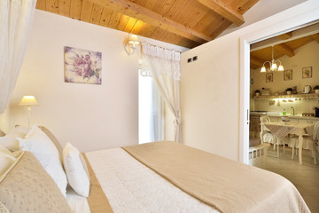 Casa con arredamento romantico - shabby chic © Gioco