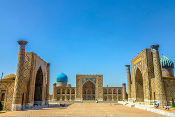 Fototapeta na wymiar Samarkand Registon Square 34