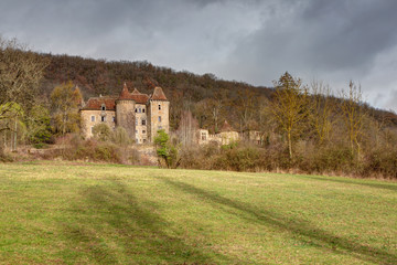 Fototapeta na wymiar Le chateau de Ceint-d'eau - Lot - Occitanie - France