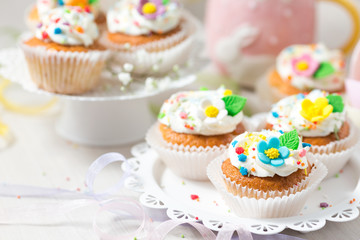 Easter cupcakes with sugar flowers