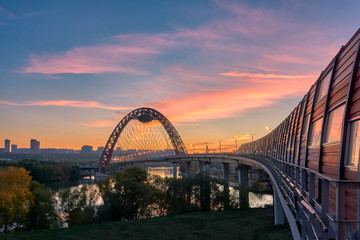 Fototapeta na wymiar Живописный мост - Picturesque Bridge