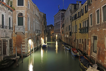 Fototapeta na wymiar Venedig bei Nacht 6
