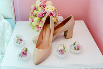 Wedding shoes with bouquet