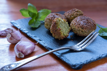 Veggie croquettes with garlic