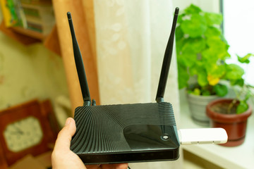 mobile usb modem to the router for the Internet, hold in your hand