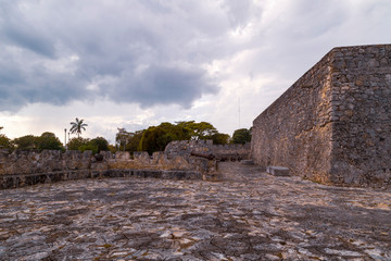 Obraz premium Bacalar San Felipe fort (lagoon of the seven colors) Quintana Roo Mexico