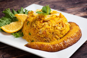 Arroz con pollo colombiano (colombian style rice with chicken meat)