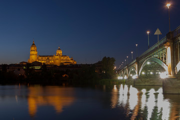 Fototapeta premium Salamanca. Puente sobre el rio Tormes