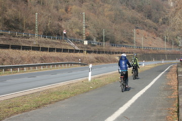 Fahrradfahrer am Rhein