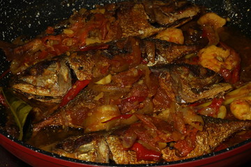 Obraz na płótnie Canvas Fish cooked with chillies 