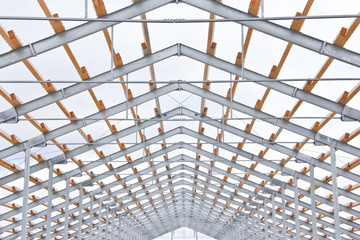 Structure of steel for building construction with wooden beams