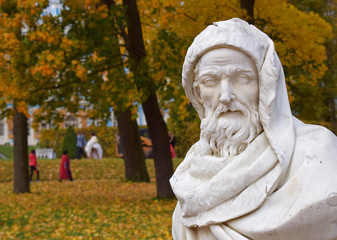 Fototapeta premium Statue in park in Tsarskoe selo