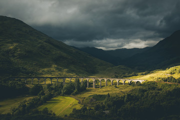 Famous bridge of glenfinnan railway viaduct highlands scotland tourist attraction Located at the top of Loch Shiel in the West Highlands of Scotland, the viaduct overlooks the Glenfinnan Monument - obrazy, fototapety, plakaty