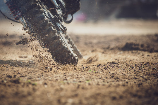 Muddy Wheel Motocross Bike Spin