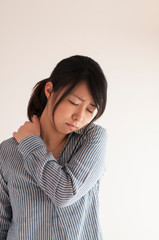肩こりの女性
