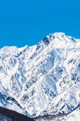 白馬村の雪山と青空の雪景色