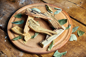 Palo Santo y hojas de Coca