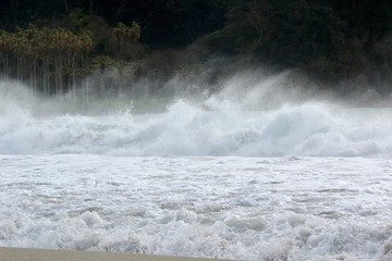 南伊豆　弓ヶ浜の大波