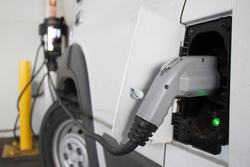 Electric vehicle charging station