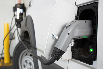 Electric vehicle charging station