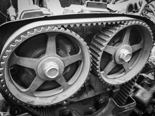 Old engine car repair / replacement belt car with the engine disassembly