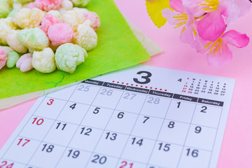 3月　カレンダー　ひなあられ　ひな祭り　イメージ