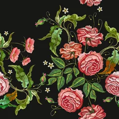 Foto op Aluminium Klassieke borduurwerk vintage toppen van rozen op zwarte achtergrond. Modieuze sjabloon voor het ontwerpen van kleding, t-shirtontwerp, tapijtbloemen renaissancestijl © Matrioshka