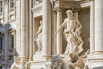 Fototapeta premium Ancient Fontanna di Trevi in Rome