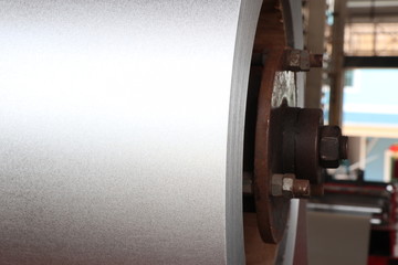 Coiled steel in metal sheet rolling machine