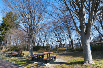 日本の東北自動車道三本木サービスエリアのベンチ