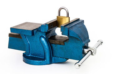 Vorhängeschloss im Schraubstock