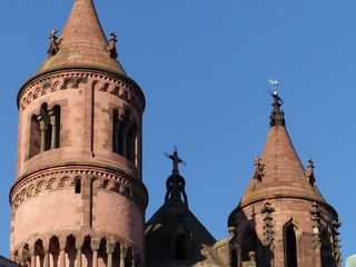 Domtürme von nahem in Worms / Rheinhessen