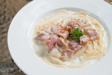 spaghetti carbonara with ham