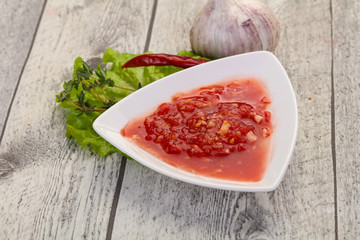 Spicy tomato and garlic sauce