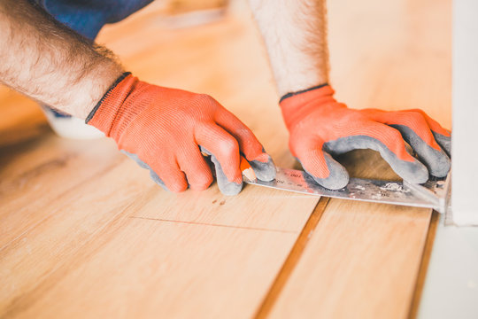 Professional at work - master of installation of laminate