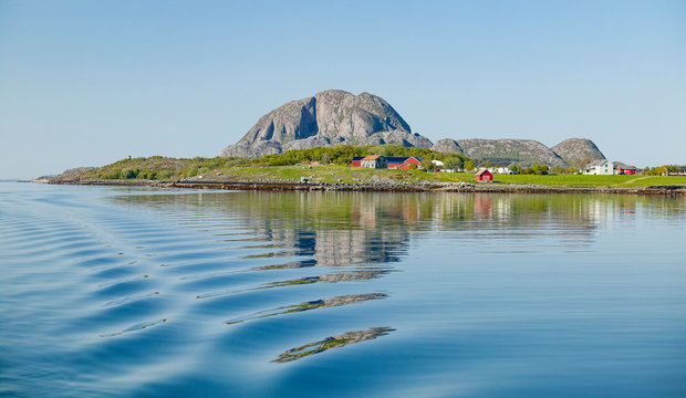 Torget Island with Torghattan mountain near Br&ouml;nn&ouml;ysund, northern Norway, Scandinavia
