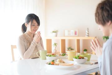 Obraz na płótnie Canvas カップルの朝食風景