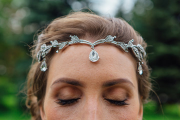 Diadem on the head of the bride