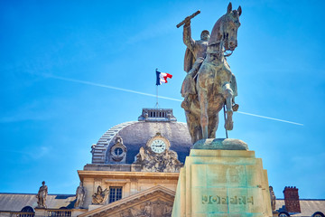 View of the statue of Joffre in front of the military school of Paris.