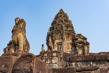 Fototapeta na wymiar Main Sanctuary of Bakong temple, Cambodia