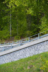 Kurvige Bergstrasse in der Schweiz.