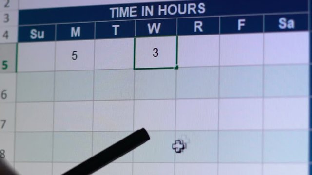 Typing shift work hours in daily report online, flexible schedule in freelance