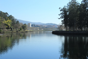 Fototapeta na wymiar Vistas del rio