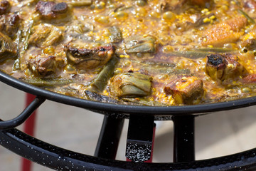 Paella de carne típica de Valencia