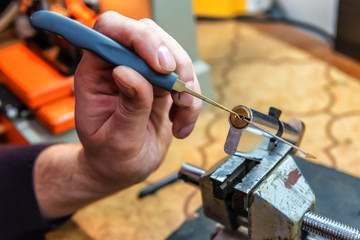 locksmith repairs door lock cylinder - obrazy, fototapety, plakaty