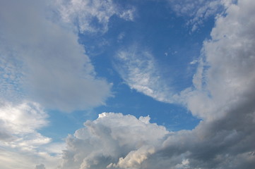 雲のある空