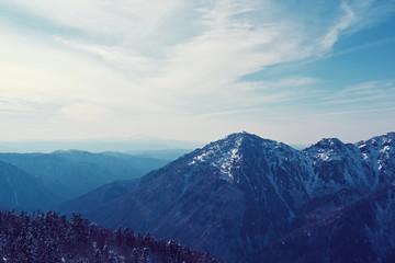 青の山