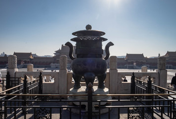 The old bronze lion vat, located in front of the Tha center of palace.
