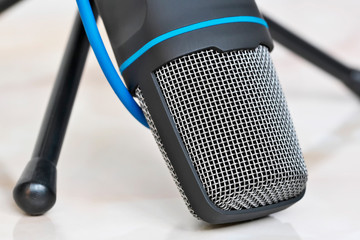 Condenser microphone for recording sound