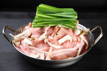 Foodstuffs of pork hot pot